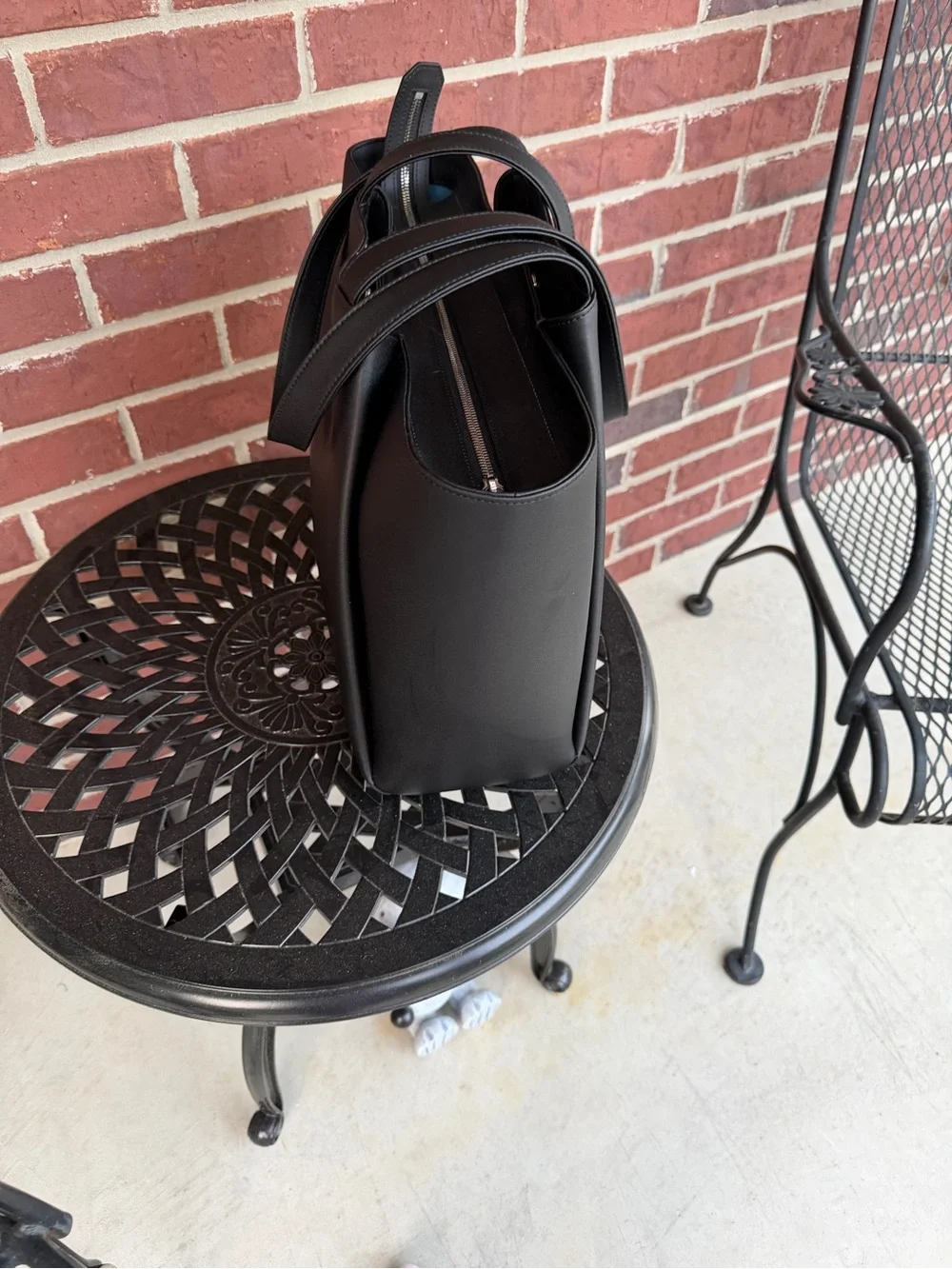 Kaai- Midi Pyramid Tote-Black
